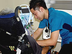人工呼吸器装着患者のドレナージ